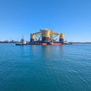 Arrivée du troisième flotteur à Port-La Nouvelle